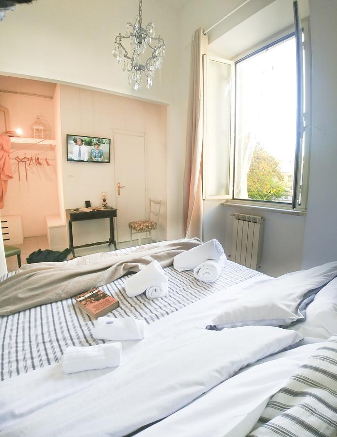 Acomodação com café da manhã  B&B Next Stop Roma